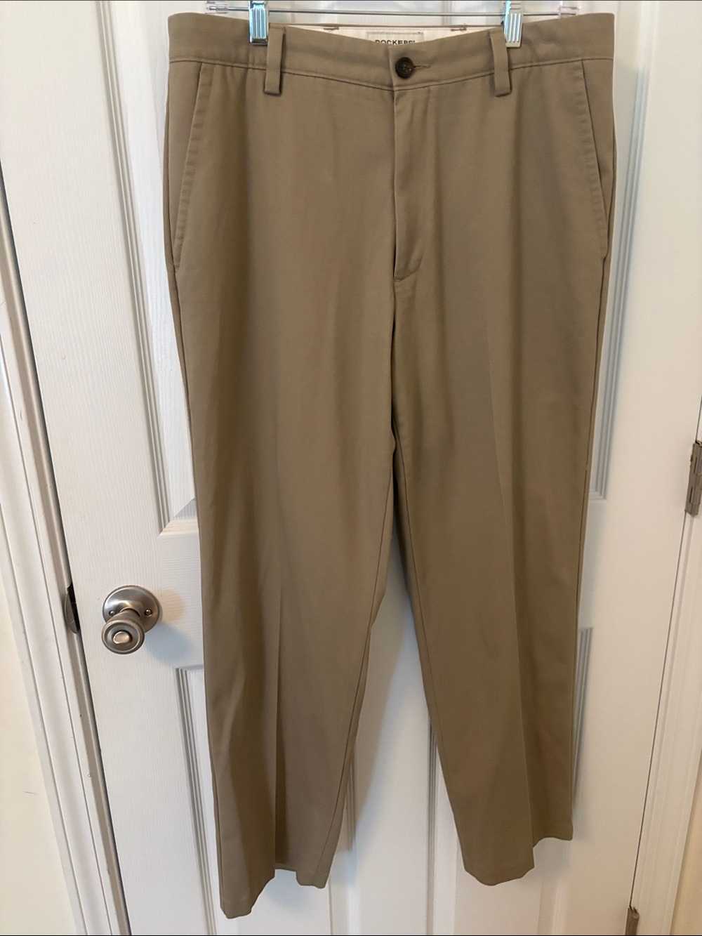 Dockers Men's Straight-Leg pants in Khaki size 32x 30